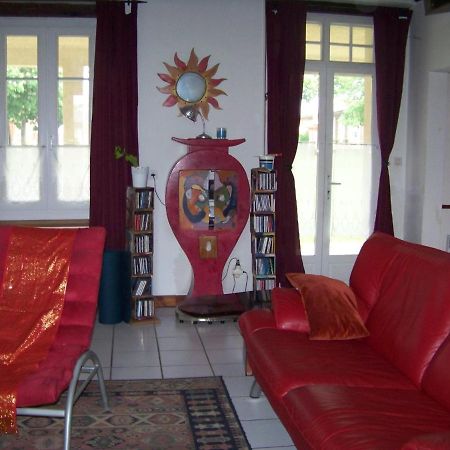 Grande maison atypique Le Burgaud Extérieur photo