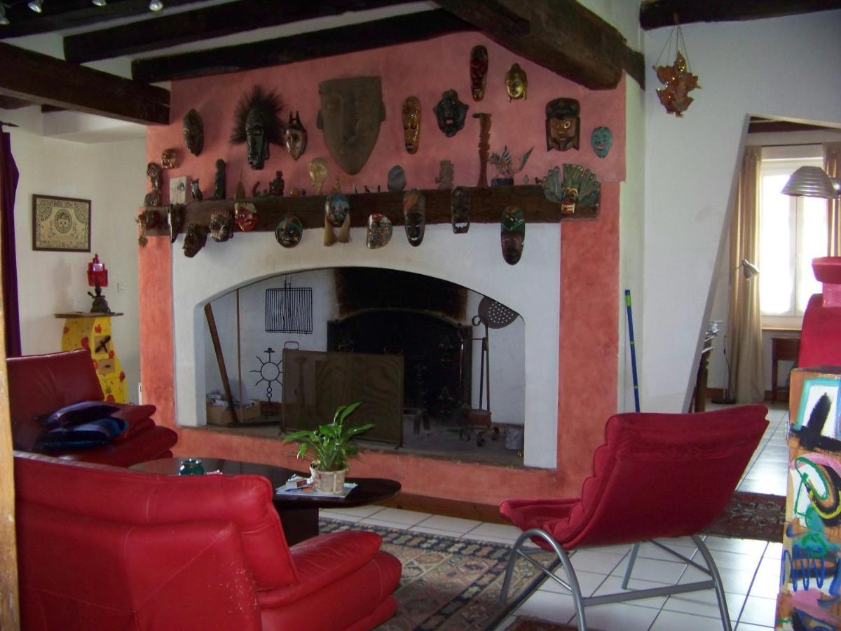 Grande maison atypique Le Burgaud Extérieur photo