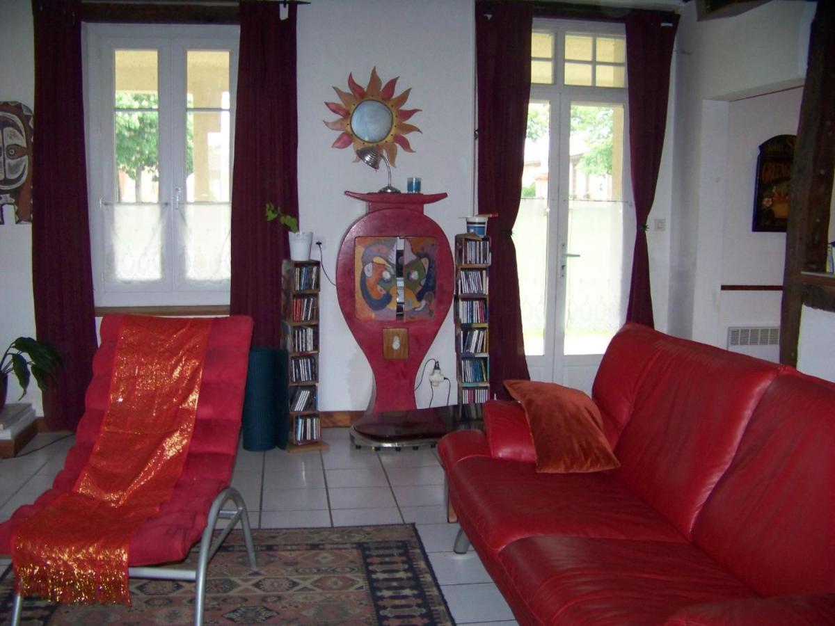 Grande maison atypique Le Burgaud Extérieur photo