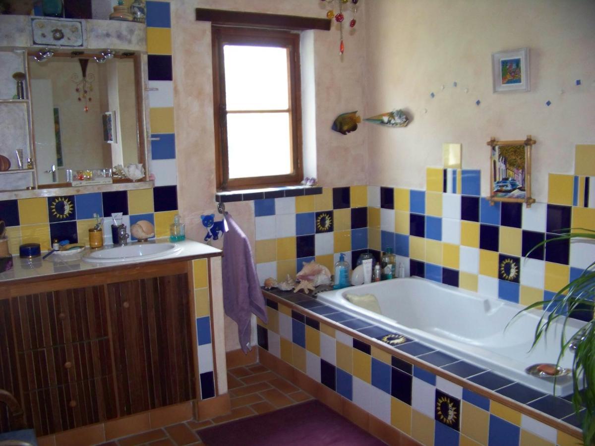 Grande maison atypique Le Burgaud Extérieur photo
